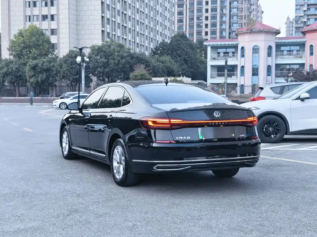 Volkswagen Passat PHEV — миниатюра 8