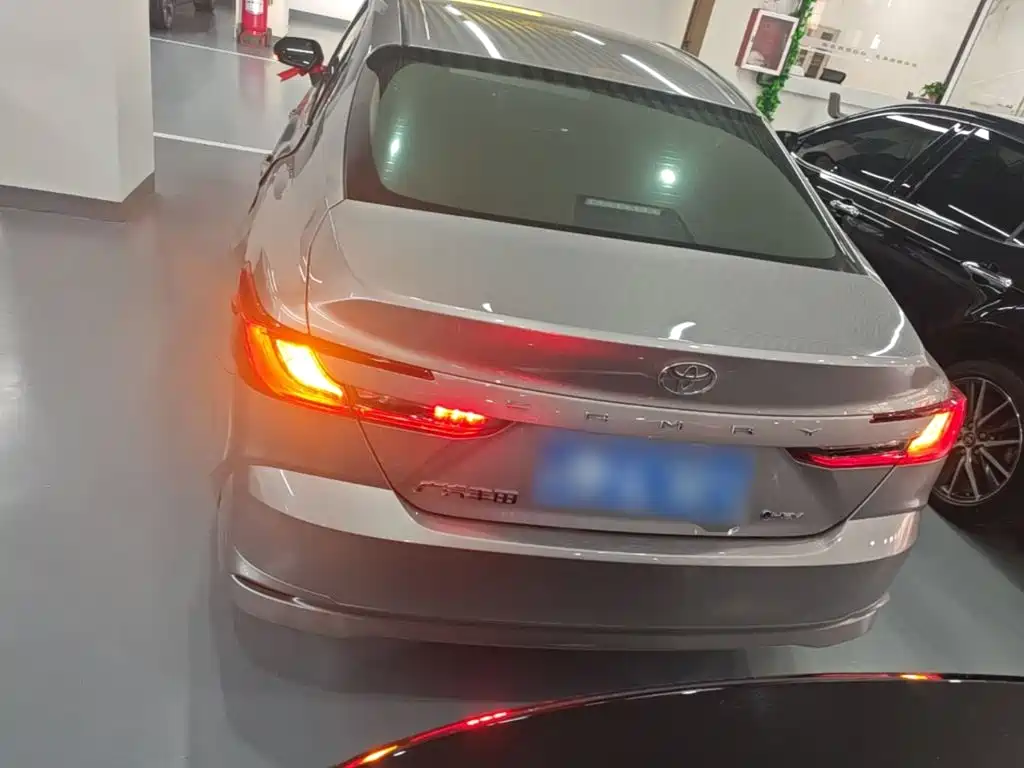 Toyota Camry — миниатюра 6