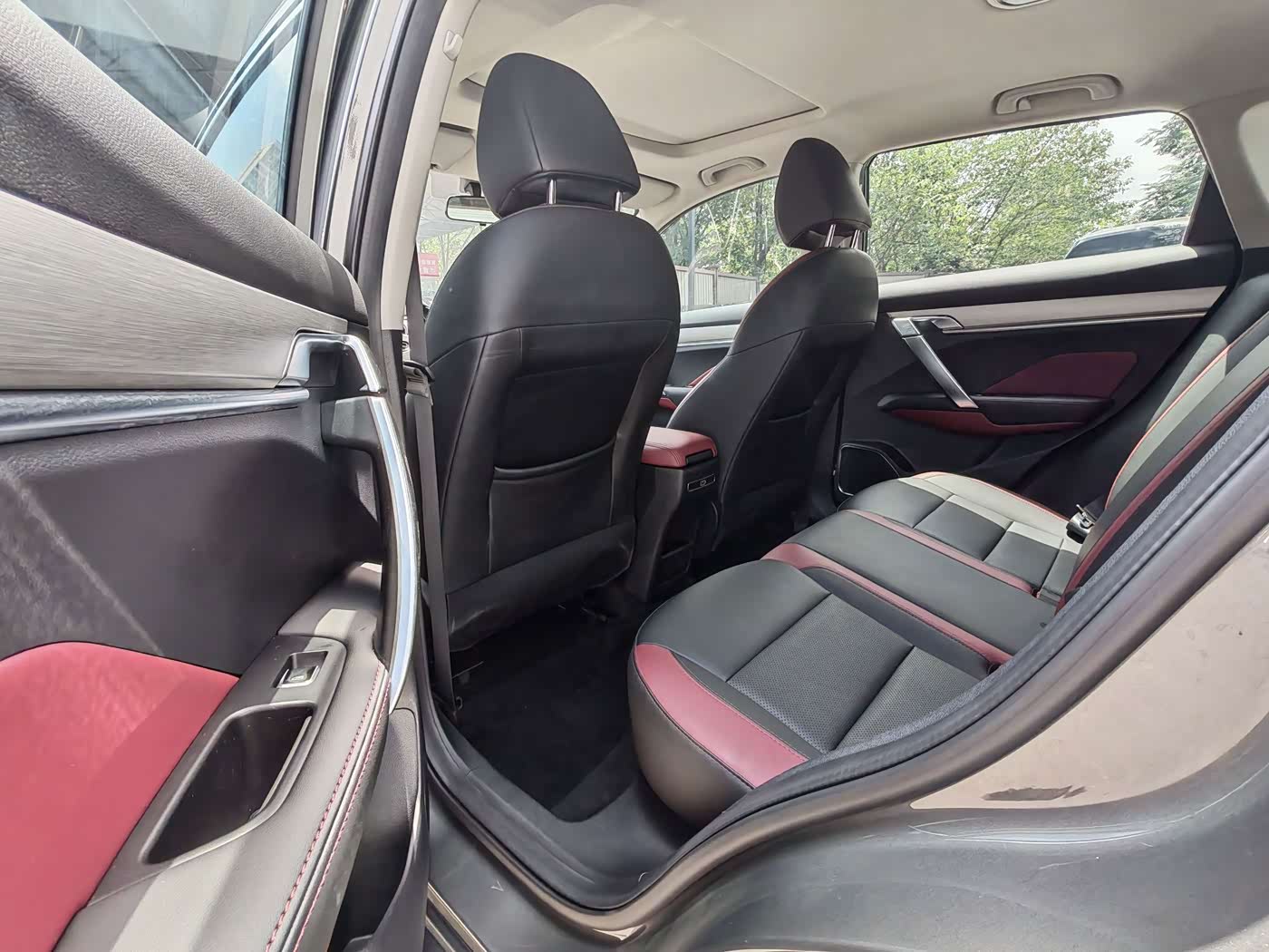 Geely Binyue 1.4 л 2023 г. Серебристо-серый, пробег 48000 км