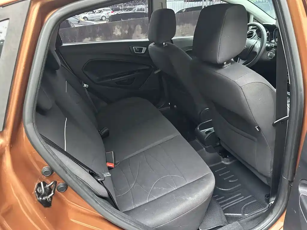 Ford Fiesta 2013 1.5L AT Fashion