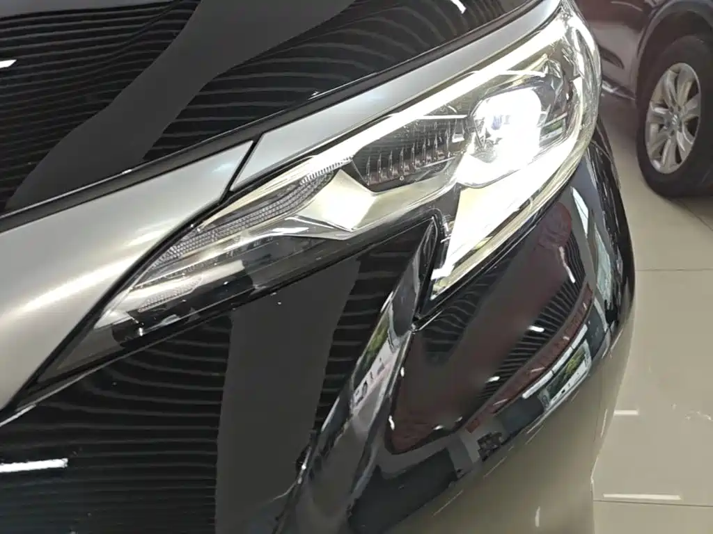 Toyota Sienna — миниатюра 24
