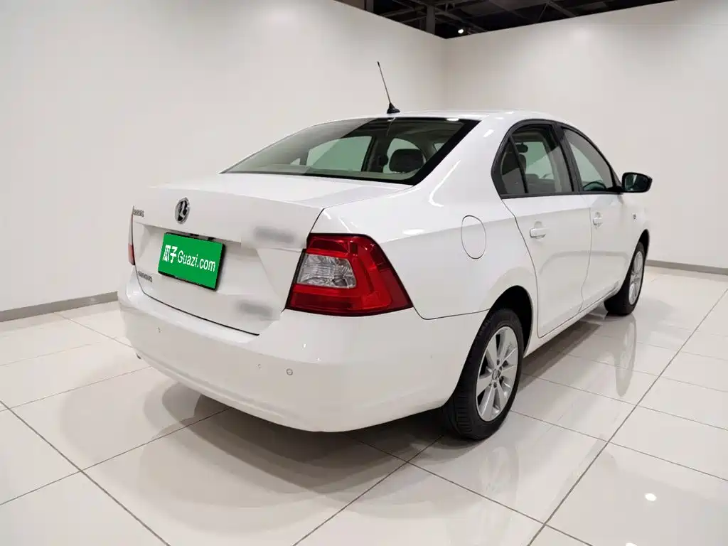 Skoda Rapid — миниатюра 4