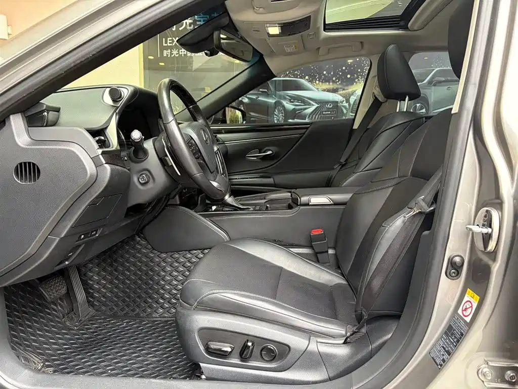 Lexus ES — миниатюра 10