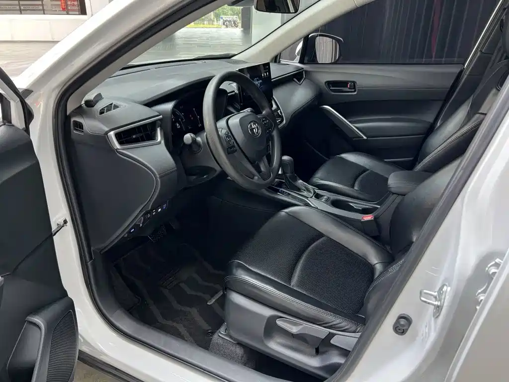Toyota Corolla Cross — миниатюра 7