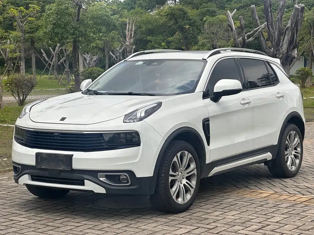 Купить Lynk & Co 01