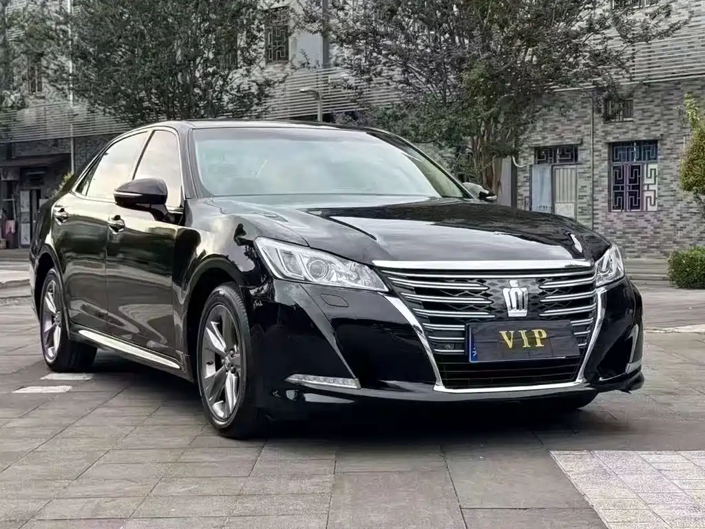 Toyota Crown — миниатюра 3