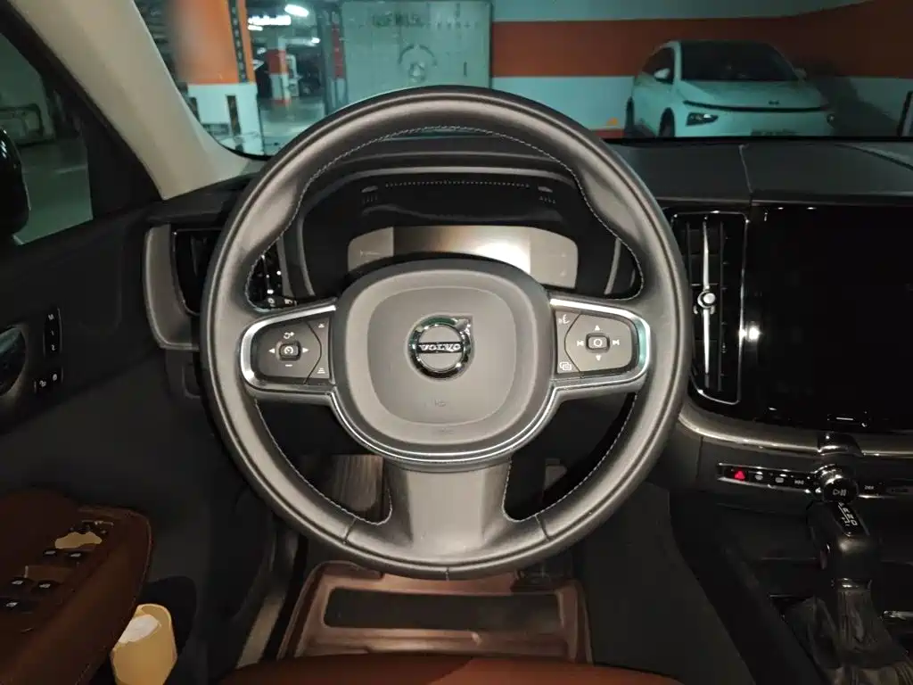 Volvo XC60 — миниатюра 6