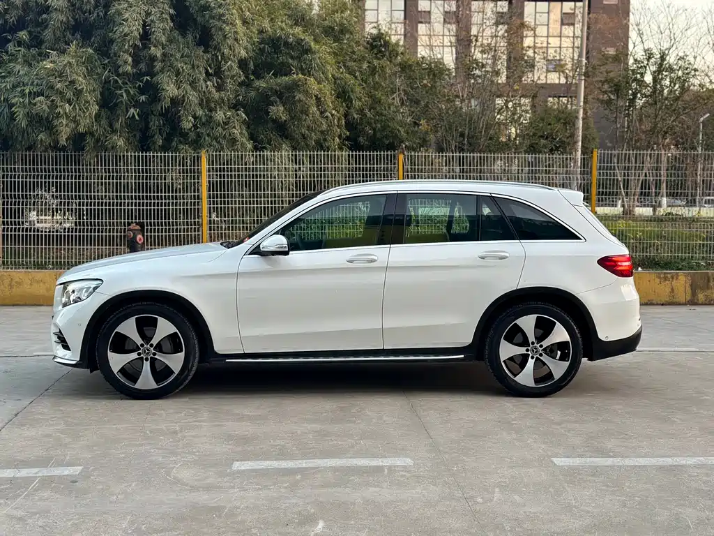 MERCEDES-BENZ GLC
