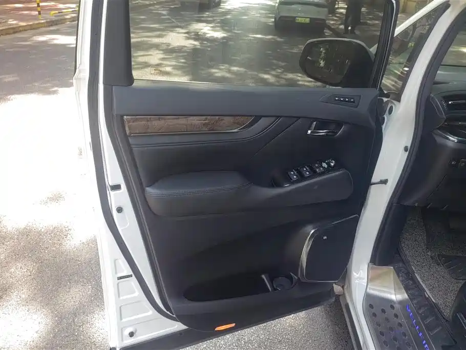 Toyota Vellfire 2020 2.5L HV Luxury
