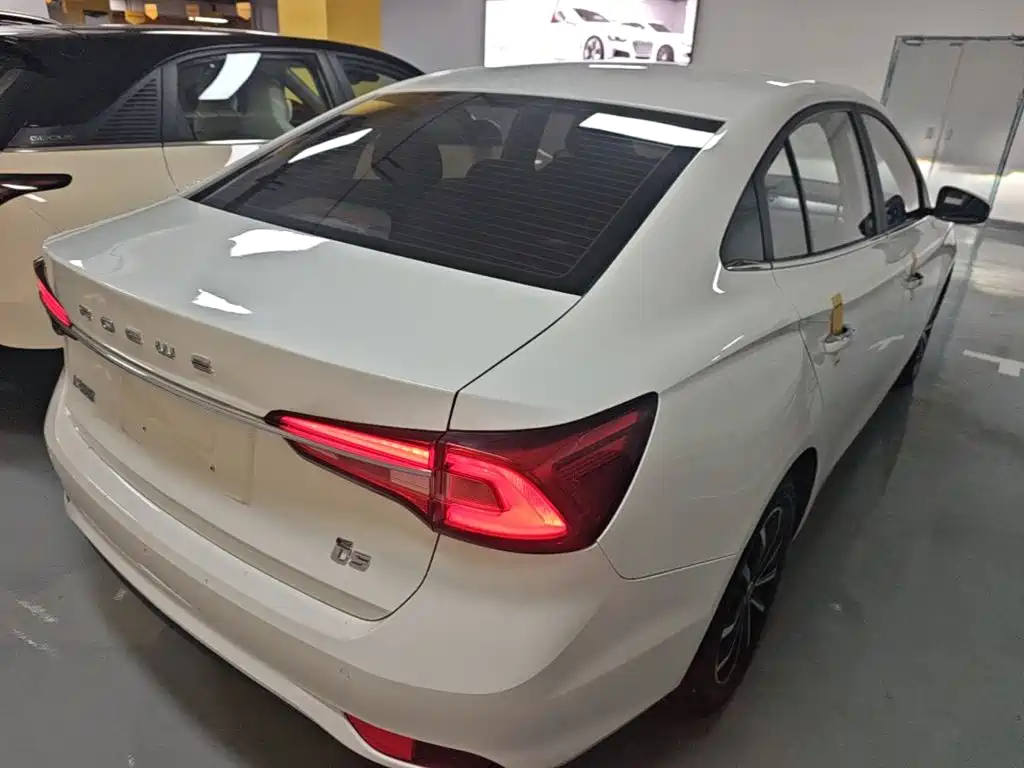 Roewe i5 — миниатюра 7