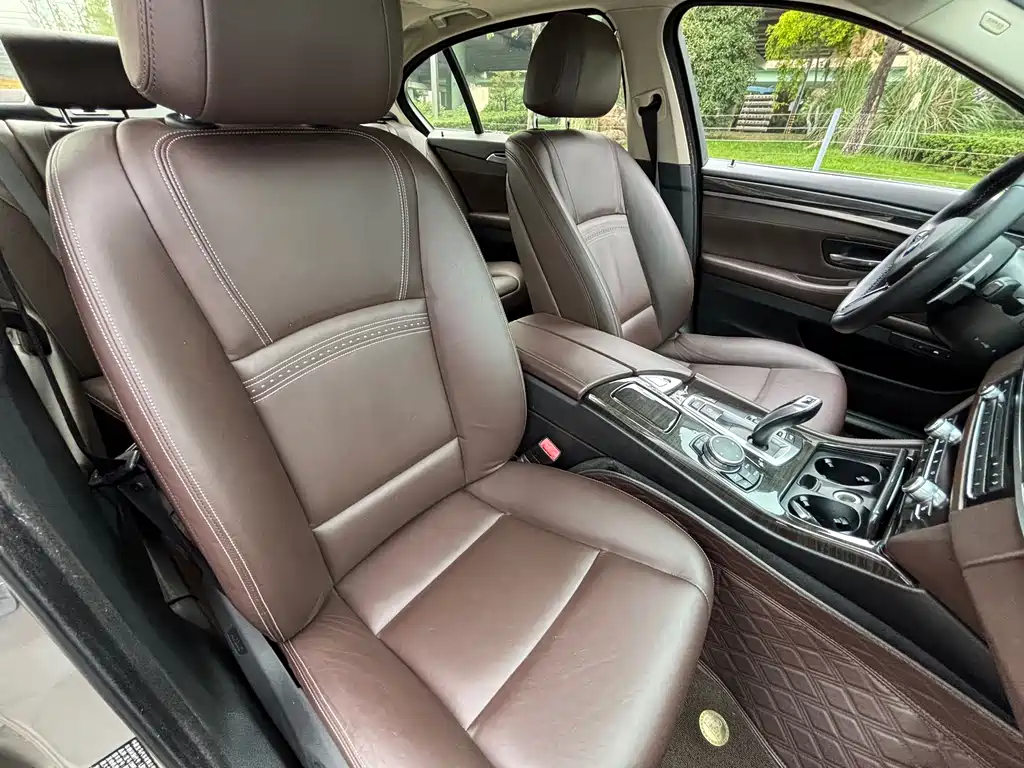 BMW 5 Series — миниатюра 9