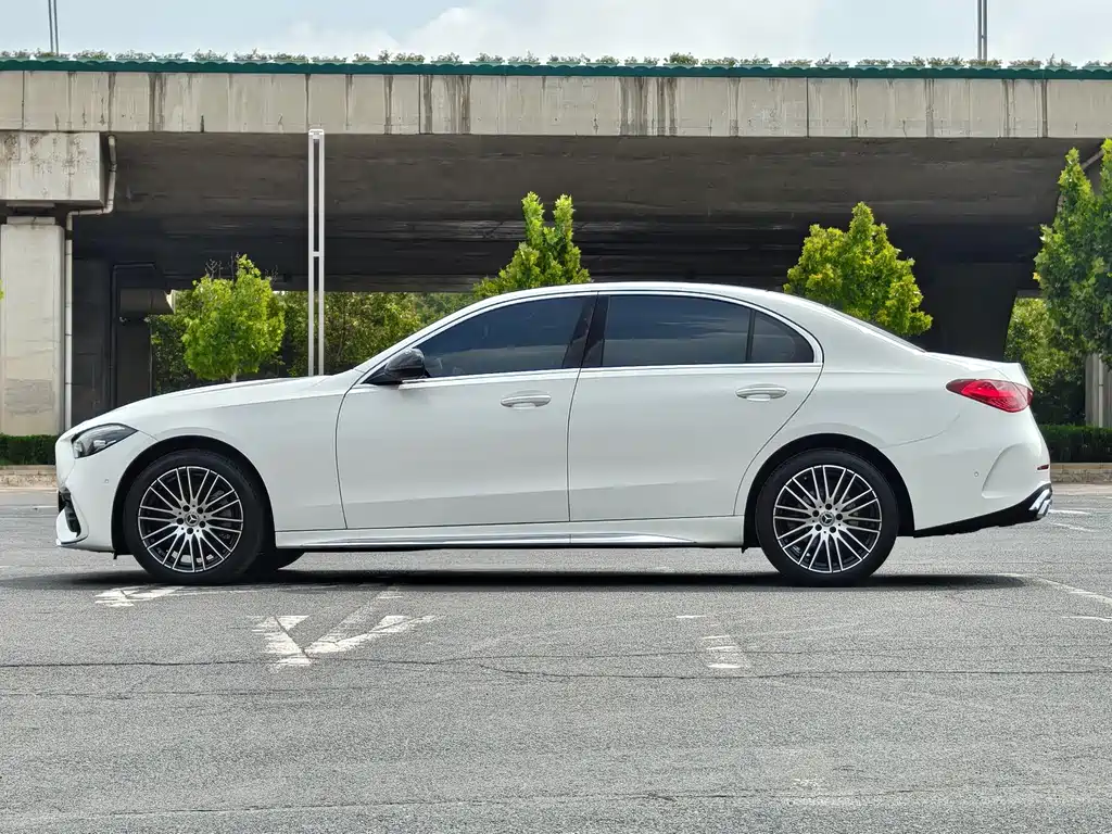 Mercedes-Benz C-Class — миниатюра 15