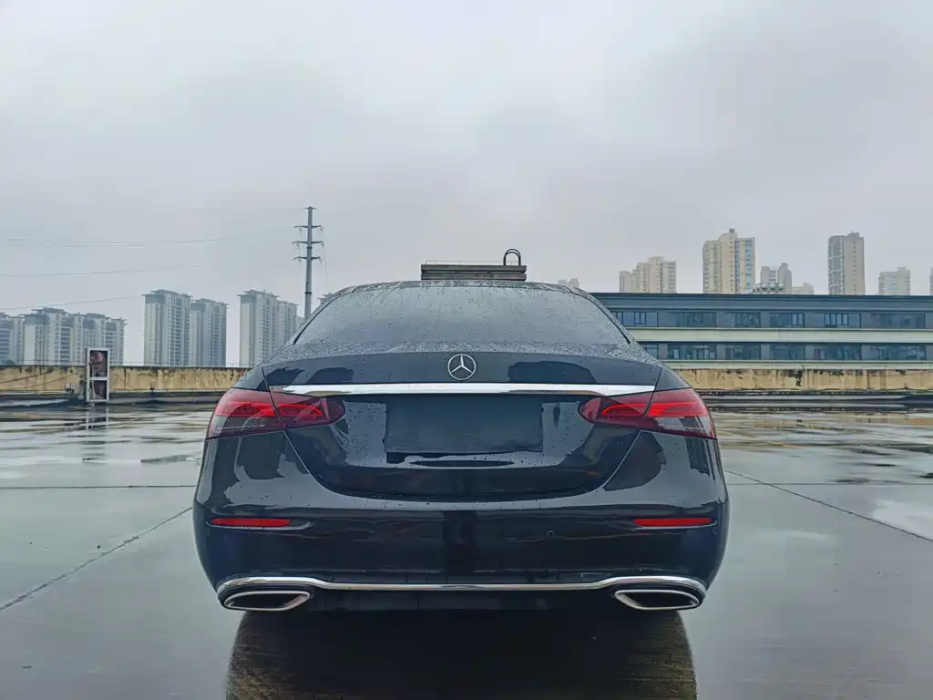 Mercedes-Benz E-Class — миниатюра 8