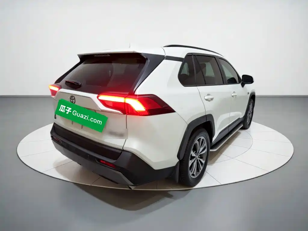 Toyota RAV4 — миниатюра 6