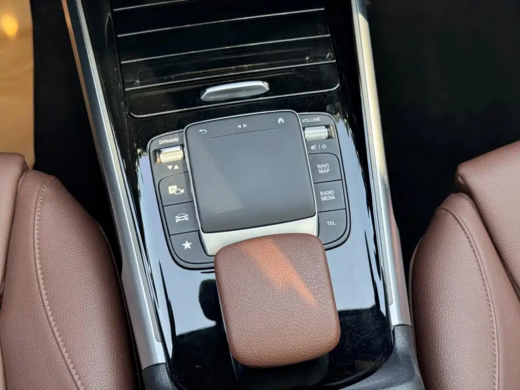 Mercedes-Benz GLB — миниатюра 20