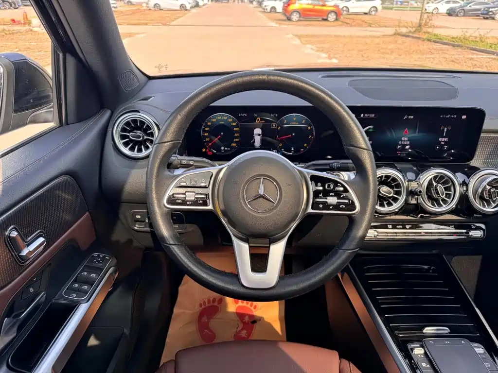 Mercedes-Benz GLB — миниатюра 18