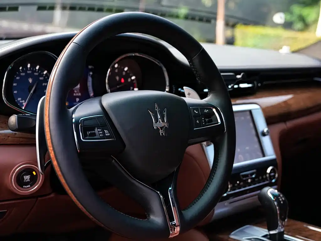 Maserati Quattroporte — миниатюра 8