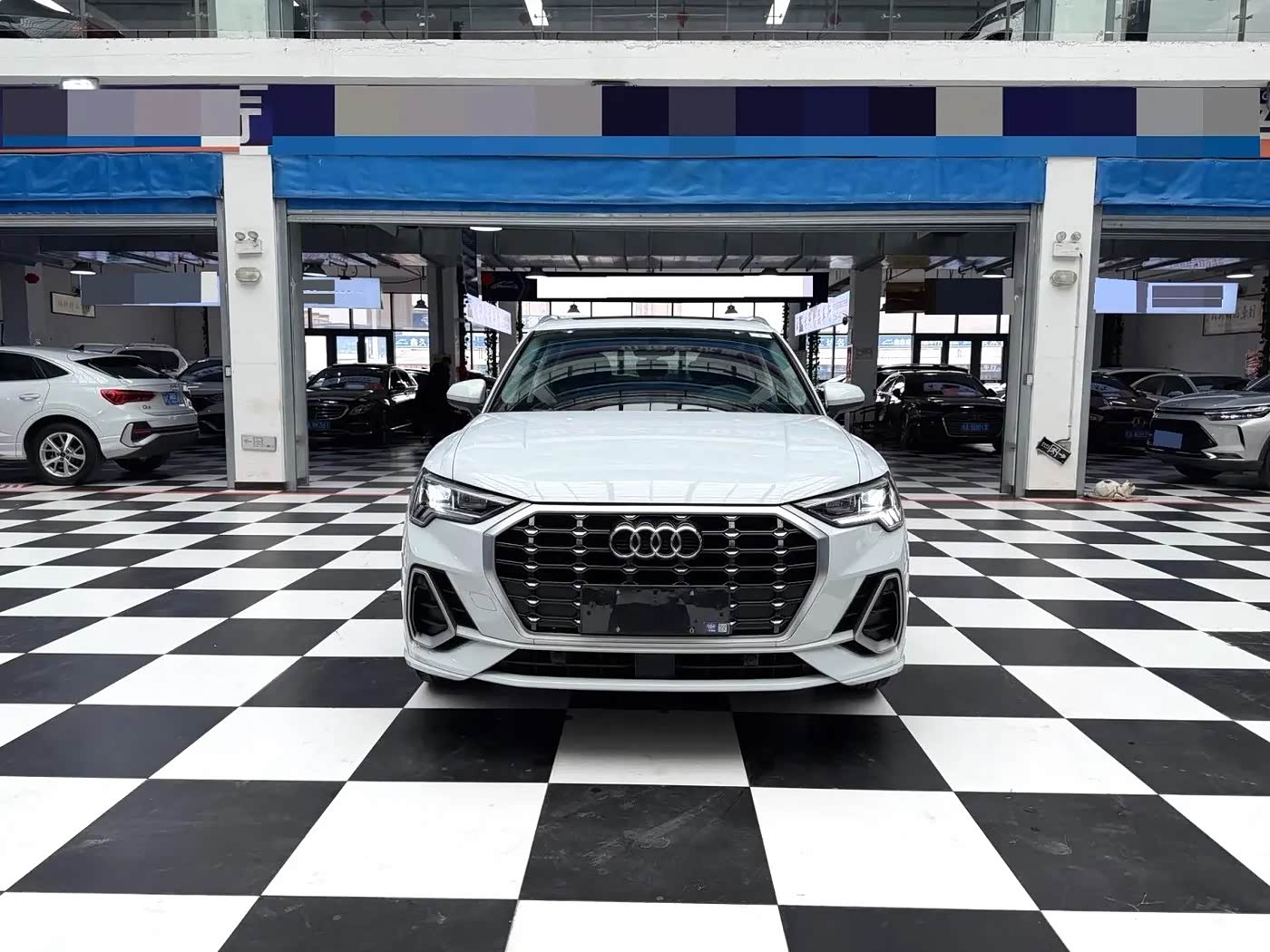 Audi Q3 1.4 л 2023 г. Белый, пробег 22000 км