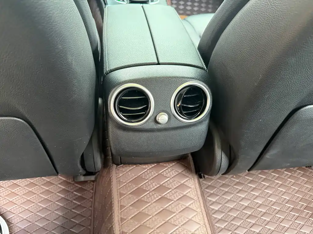 Mercedes-Benz C-Class — миниатюра 14