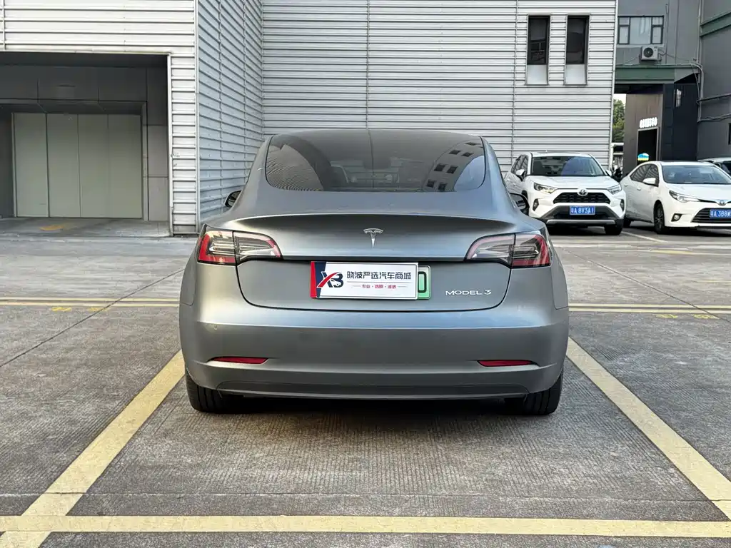 Tesla Model 3 — миниатюра 12