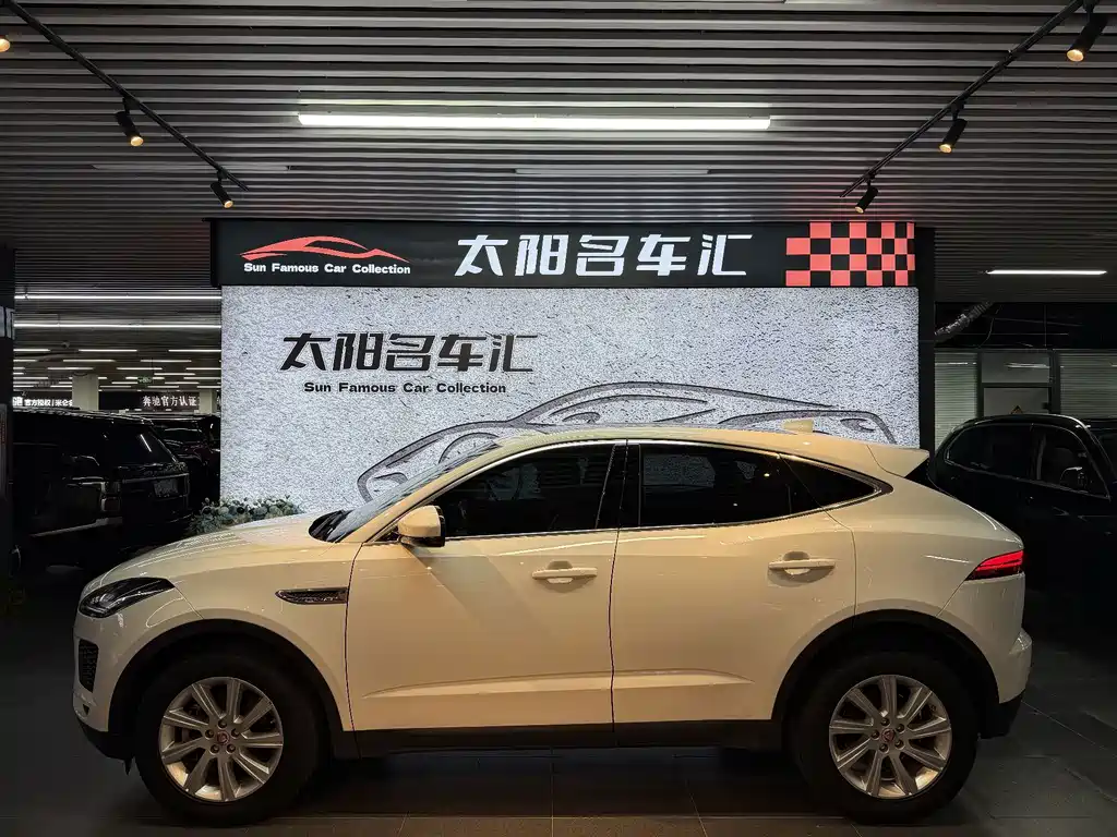 Jaguar E-PACE — миниатюра 5