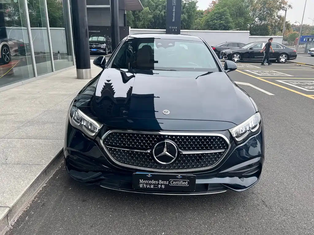 Mercedes-Benz E-Class — миниатюра 2