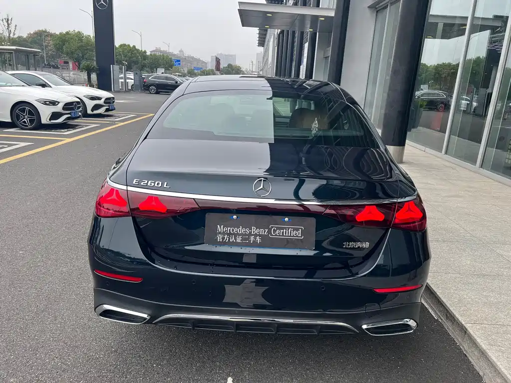 Mercedes-Benz E-Class — миниатюра 5