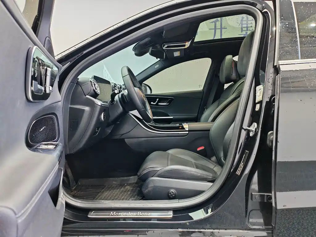 Mercedes-Benz C-Class — миниатюра 11