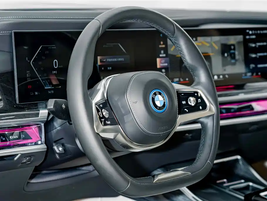 BMW i7 — миниатюра 9