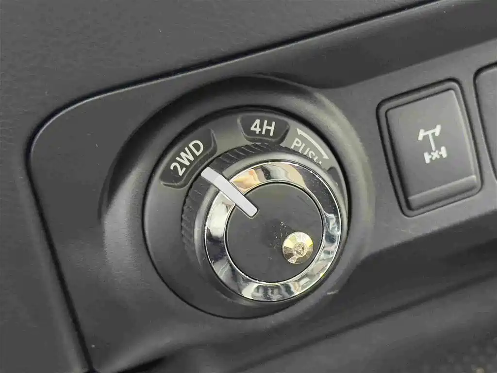 Nissan Terra — миниатюра 15