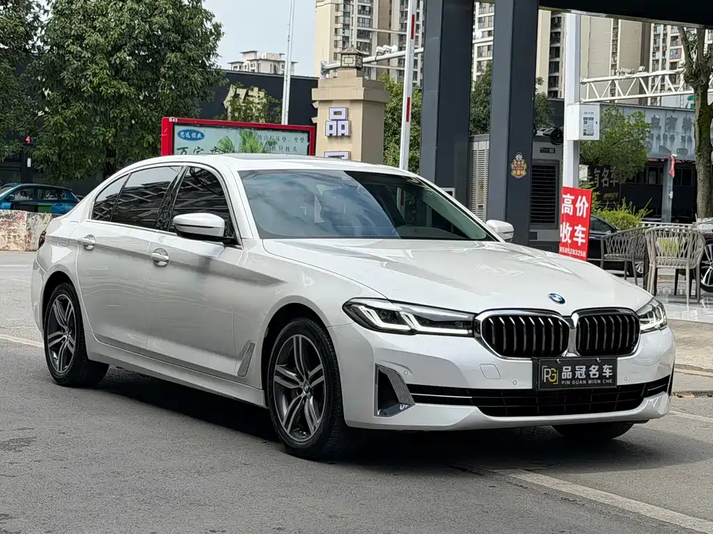 BMW 5 Series — миниатюра 3