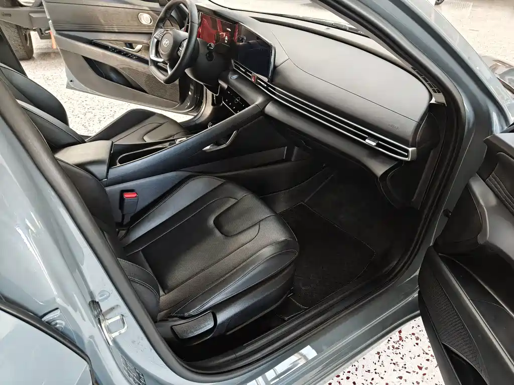 Hyundai Elantra — миниатюра 9