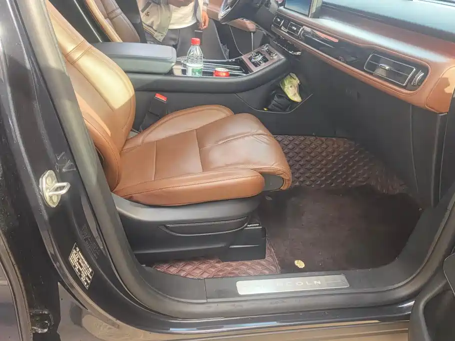 Lincoln Aviator — миниатюра 8