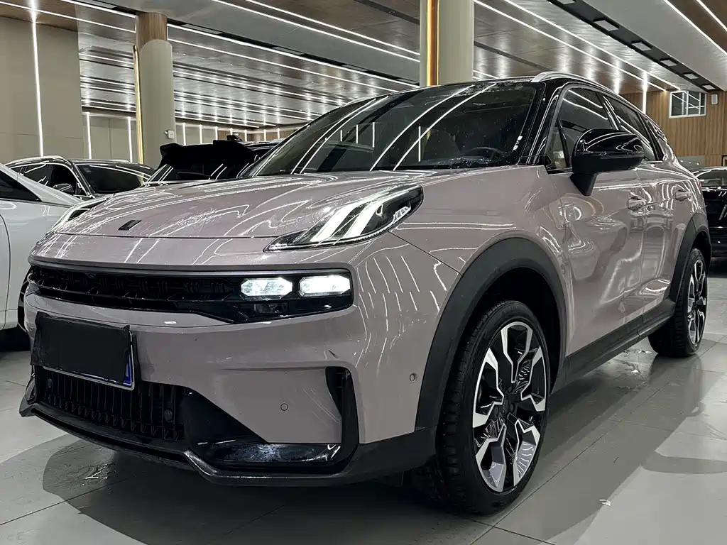 Lynk & Co 06