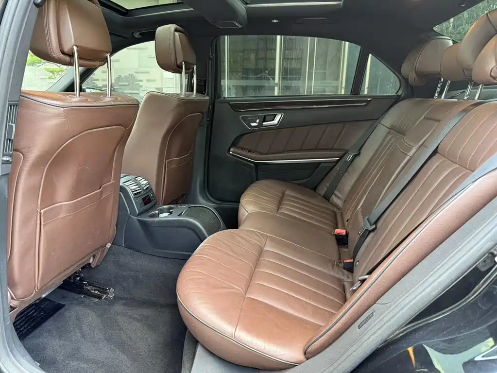 Mercedes-Benz E-Class — миниатюра 8