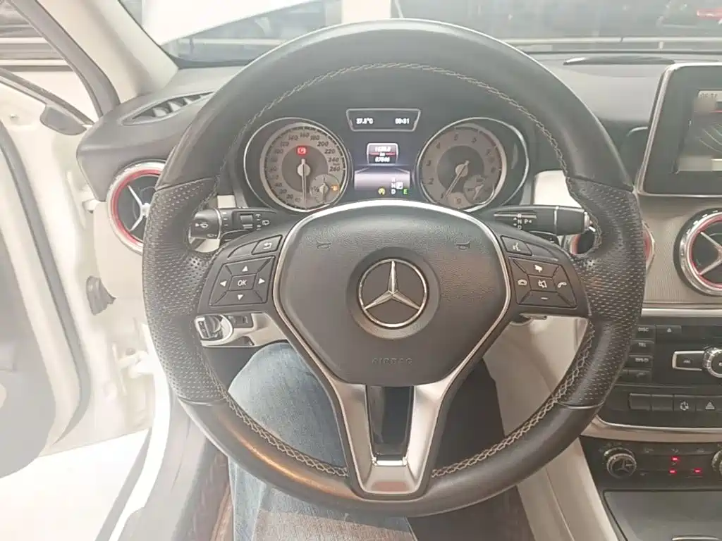 Mercedes-Benz GLA — миниатюра 11