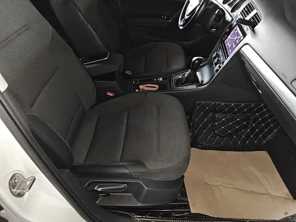 Volkswagen Golf — миниатюра 25