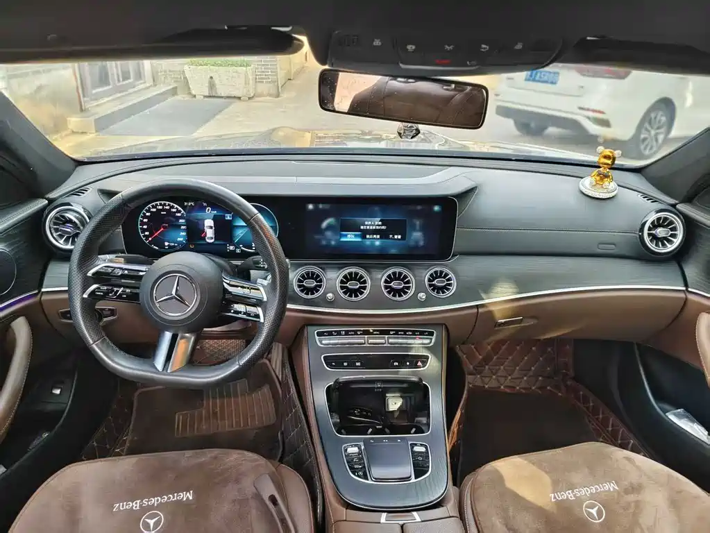 Mercedes-Benz E-Class — миниатюра 7