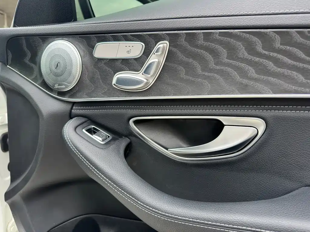 Mercedes-Benz C-Class — миниатюра 11