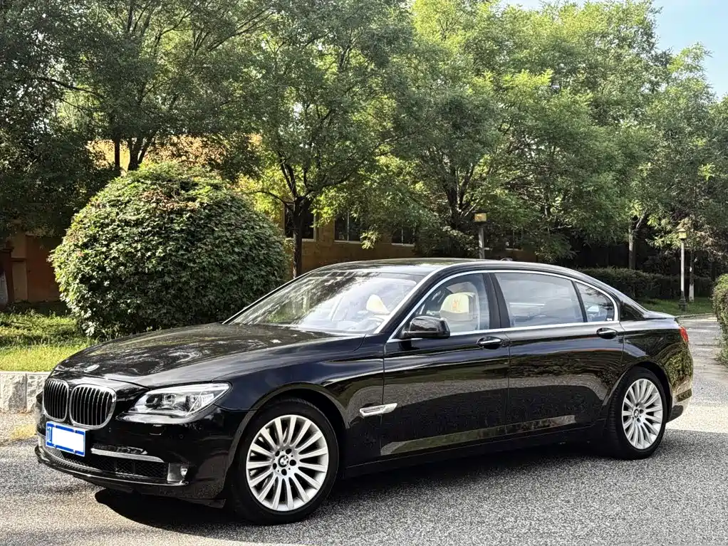 BMW 7 Series — миниатюра 3