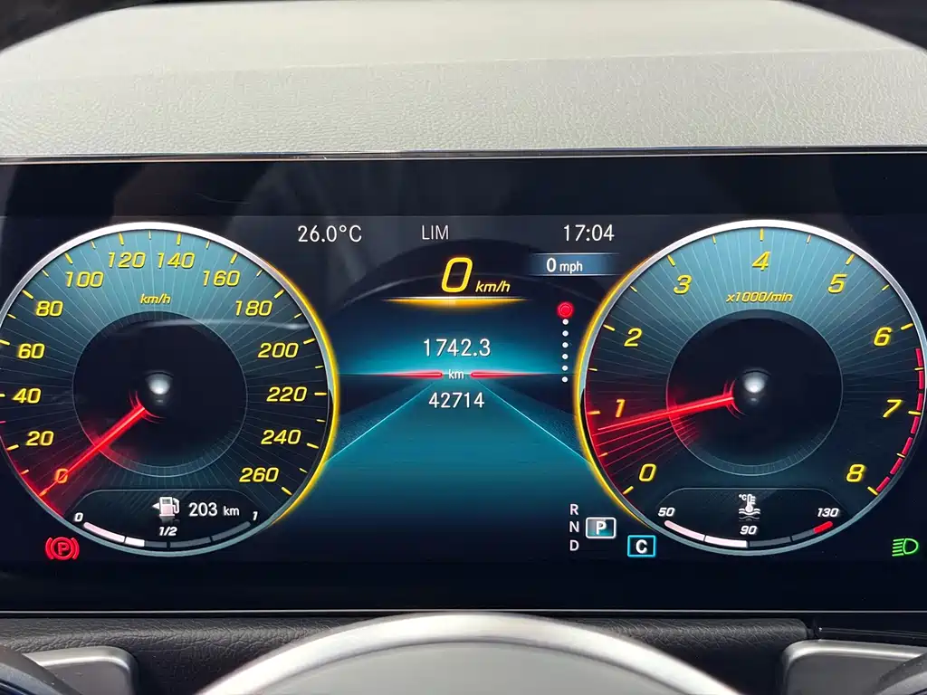 Mercedes-Benz GLB — миниатюра 10