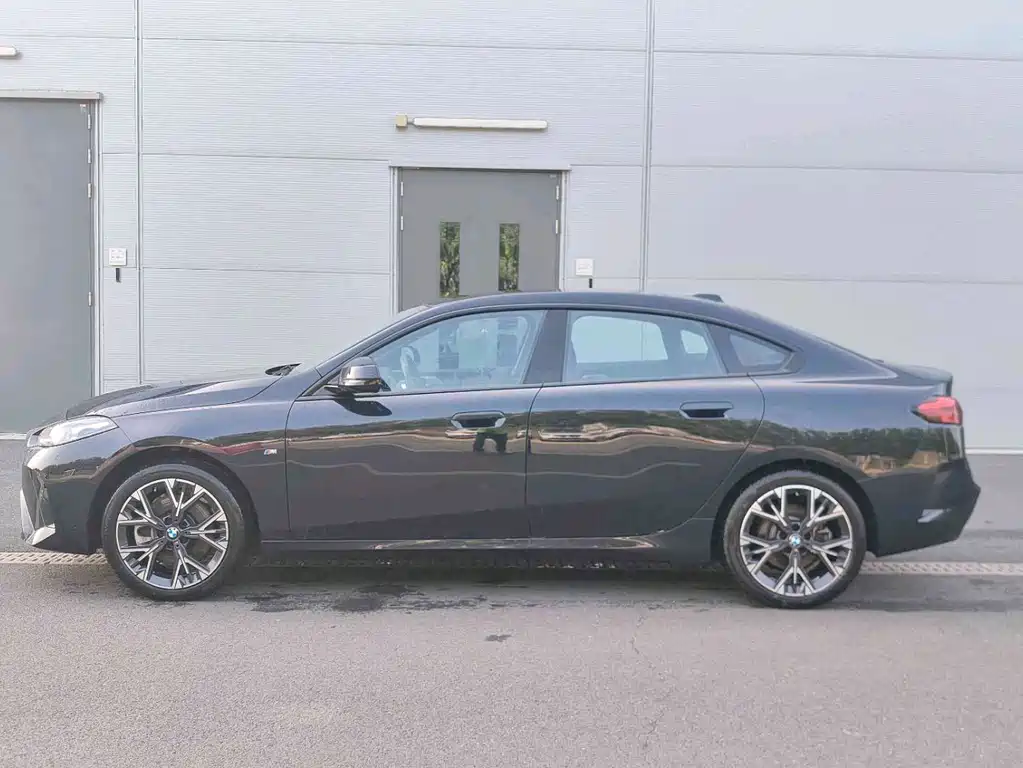 BMW 2 Series — миниатюра 2