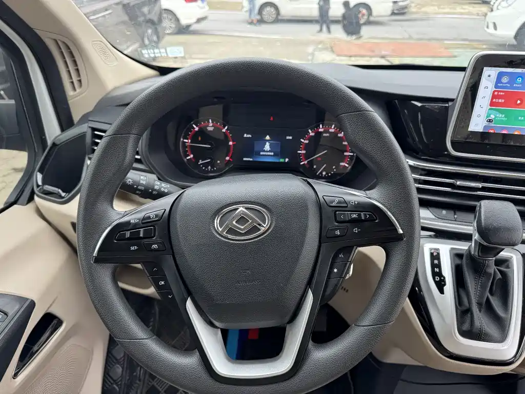 Maxus V90 2024 2.0T AT 9 мест