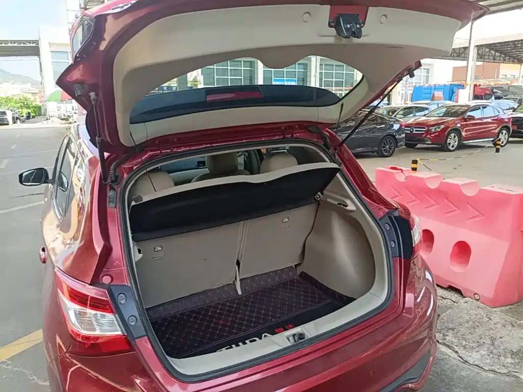 Nissan Tiida — миниатюра 19