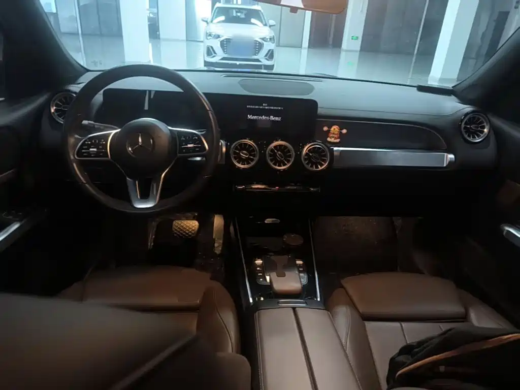 Mercedes-Benz GLB — миниатюра 10