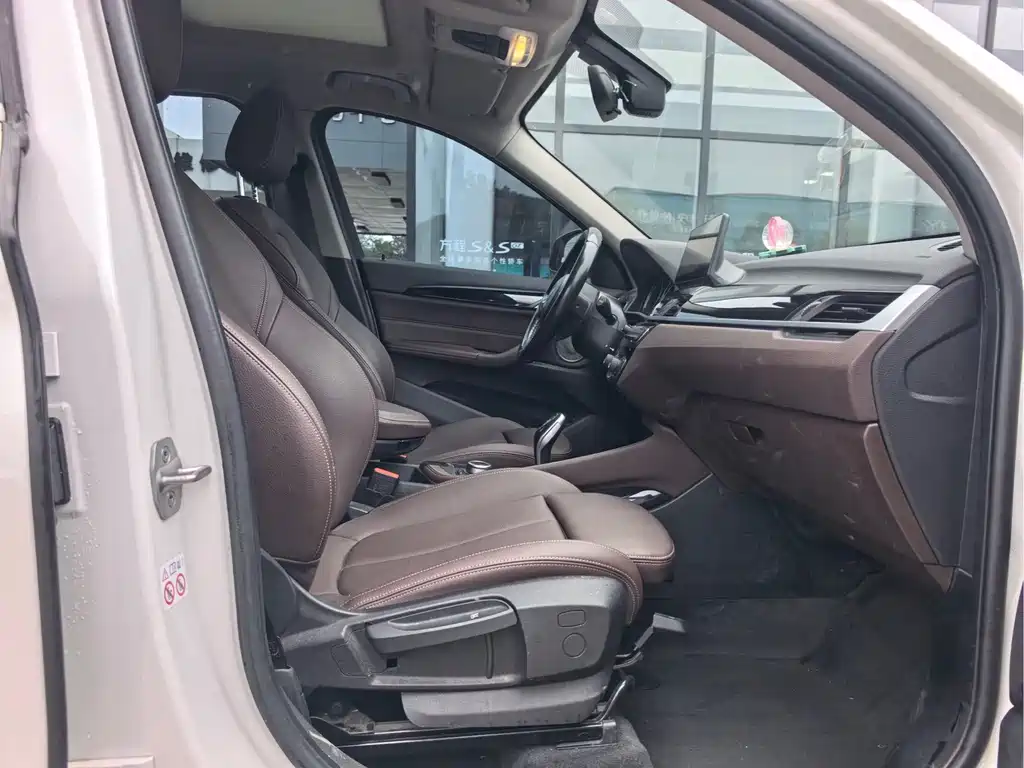 BMW X1 — миниатюра 10