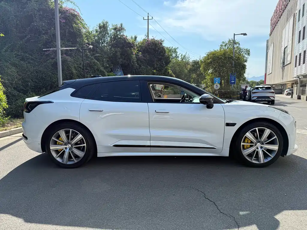 ZEEKR EXTREME KRYPTON 001