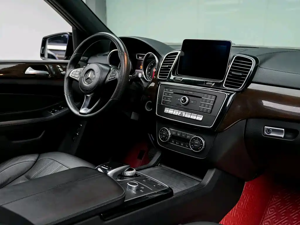 Mercedes-Benz GLS — миниатюра 8