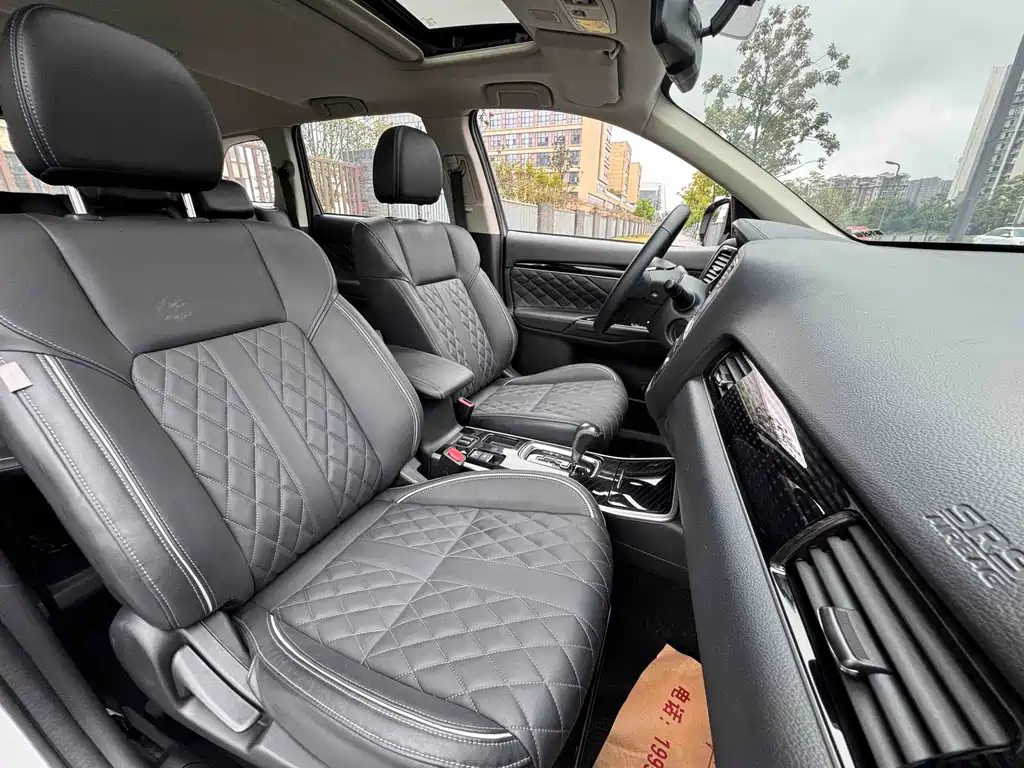 Mitsubishi Outlander — миниатюра 8
