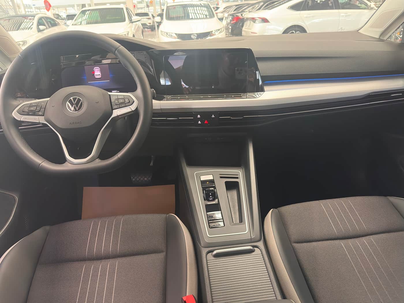 Volkswagen Golf 1.4 л 2022 г. Серебристо-серый, пробег 38000 км